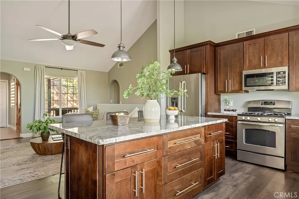 1360 Montreal Lake Arrowhead, CA 92352