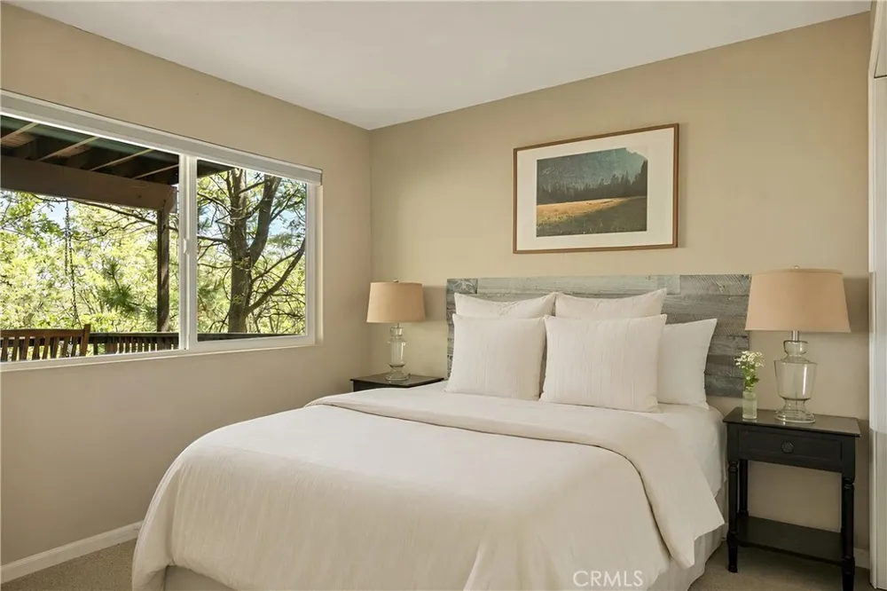 1360 Montreal Lake Arrowhead, CA 92352