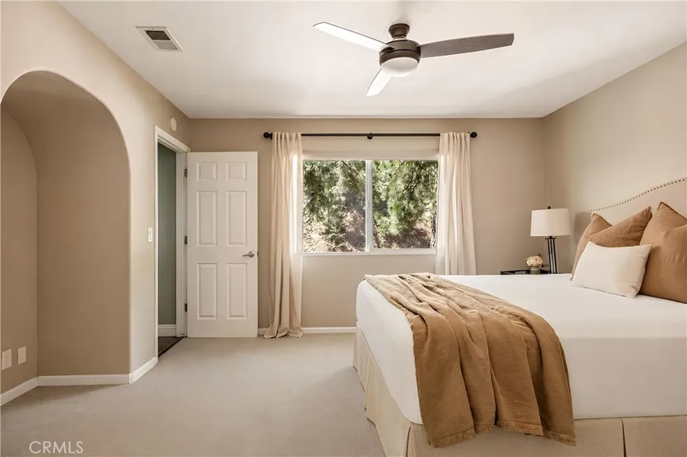 1360 Montreal Lake Arrowhead, CA 92352