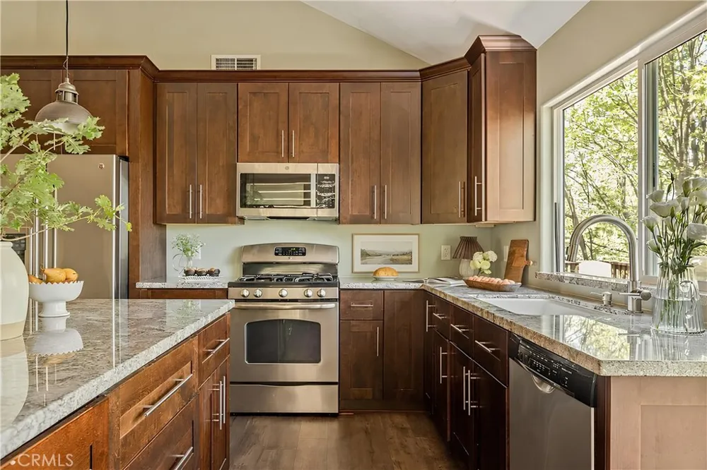 1360 Montreal Lake Arrowhead, CA 92352
