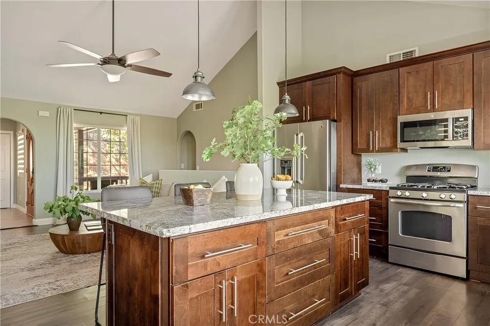 1360 Montreal Lake Arrowhead, CA 92352