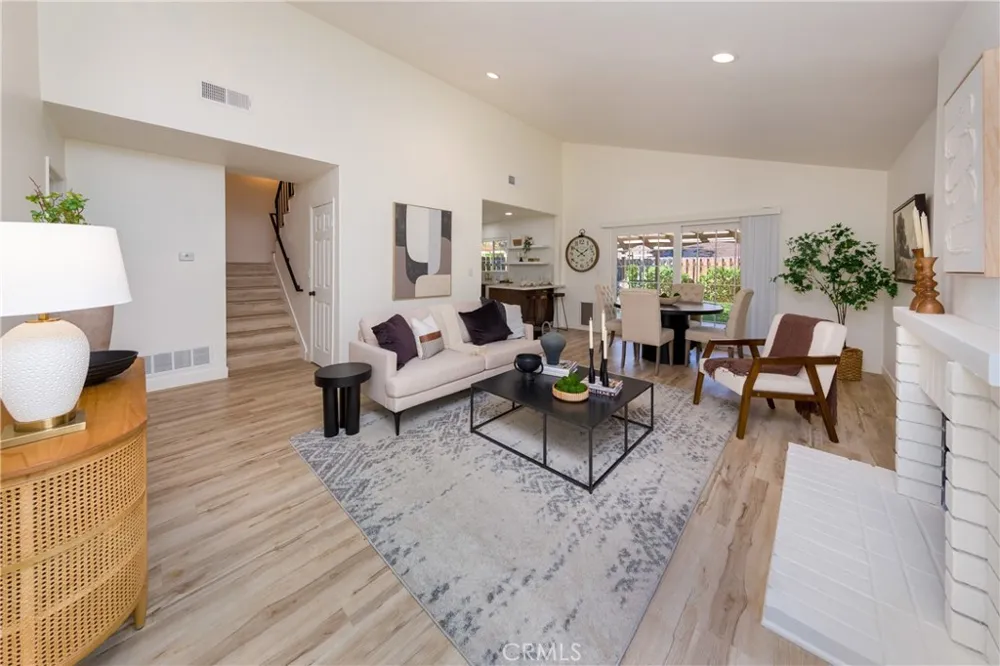 28339 Simsalido ave Canyon Country, CA 91387