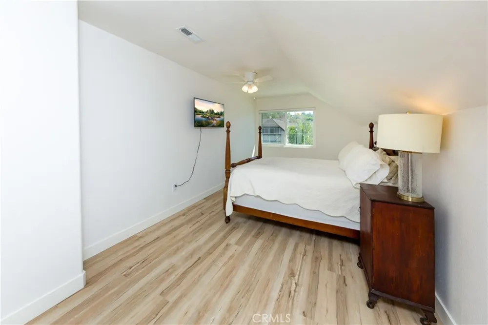 28339 Simsalido ave Canyon Country, CA 91387