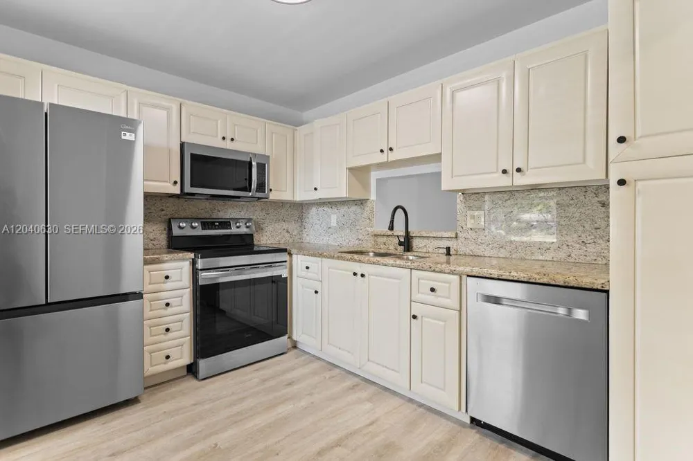 414 SE 10th St #108 Dania Beach, FL 33004