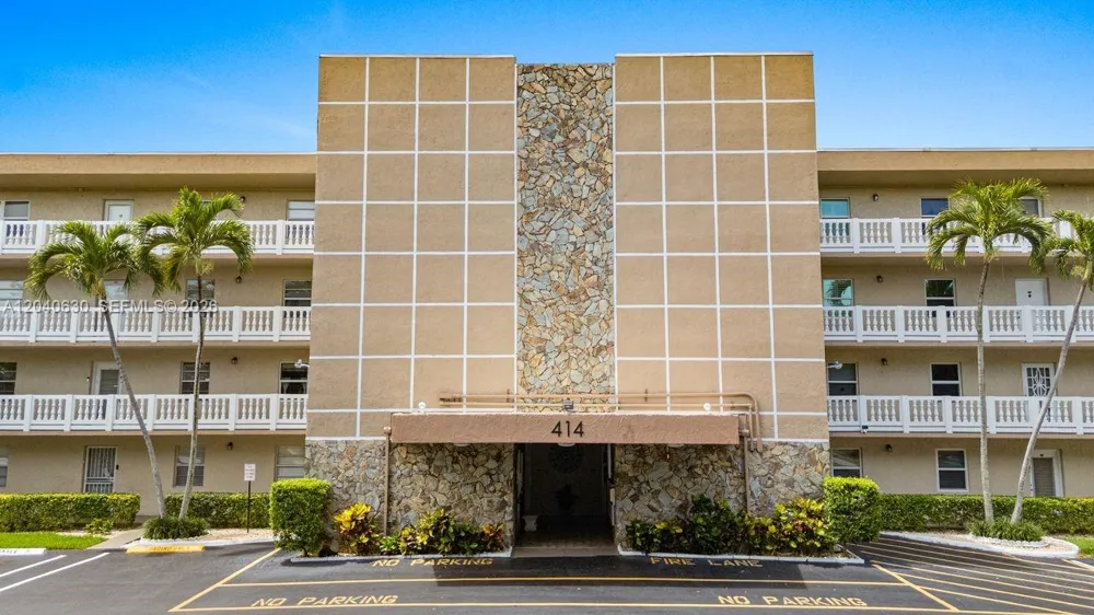 414 SE 10th St #108 Dania Beach, FL 33004