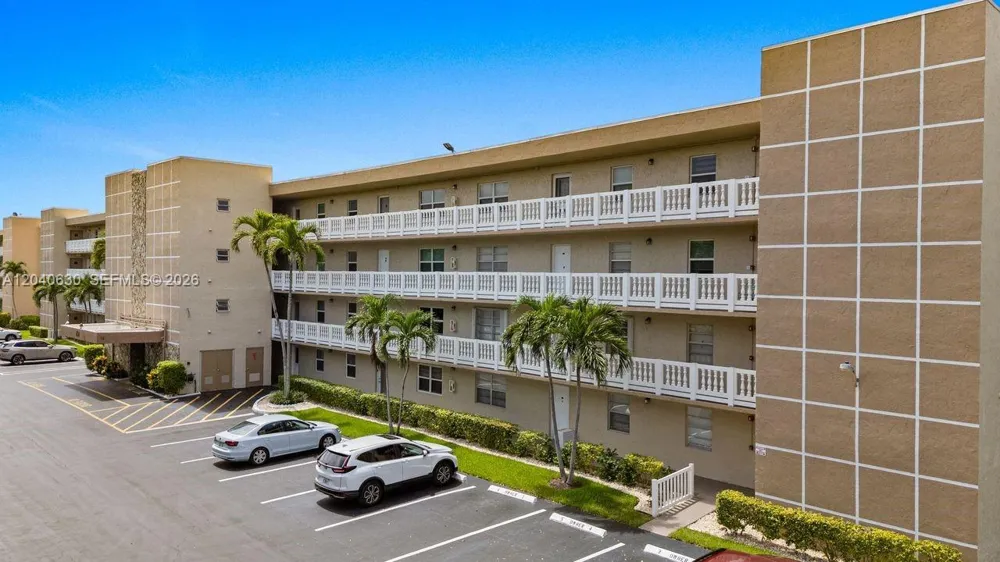 414 SE 10th St #108 Dania Beach, FL 33004
