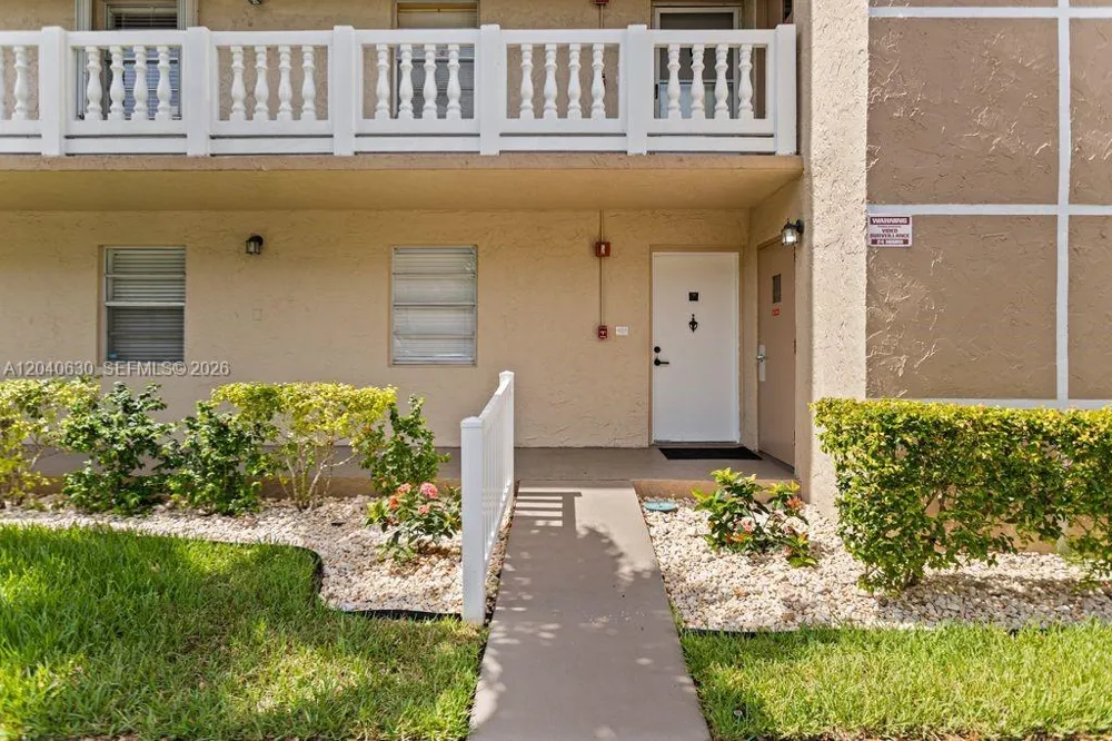 414 SE 10th St #108 Dania Beach, FL 33004