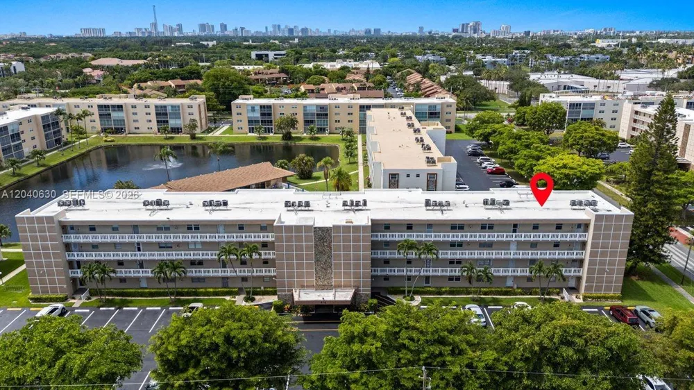 414 SE 10th St #108 Dania Beach, FL 33004