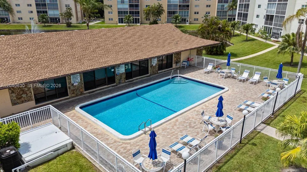 414 SE 10th St #108 Dania Beach, FL 33004