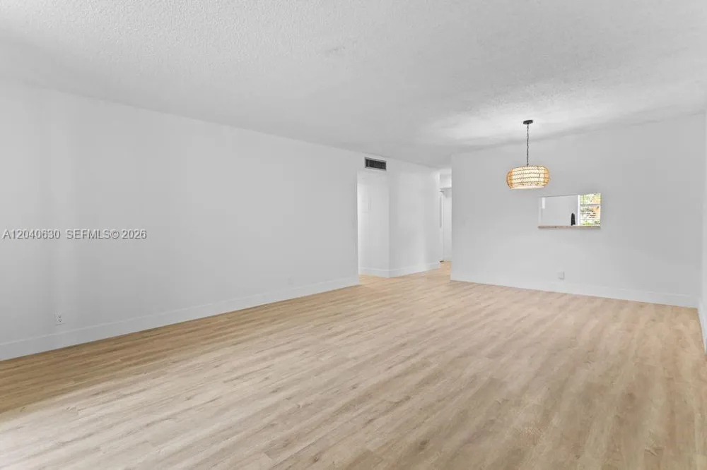 414 SE 10th St #108 Dania Beach, FL 33004