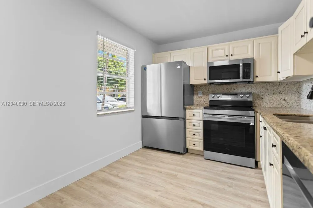 414 SE 10th St #108 Dania Beach, FL 33004