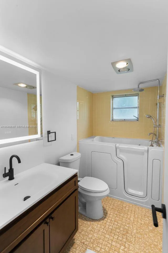 414 SE 10th St #108 Dania Beach, FL 33004