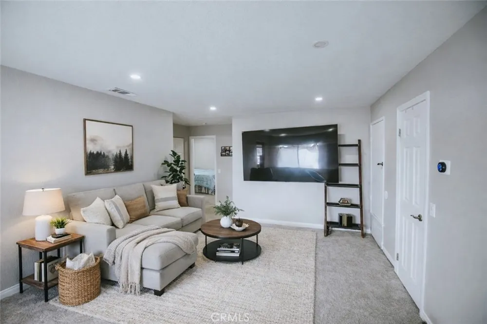 1554 Border #G Corona, CA 92882