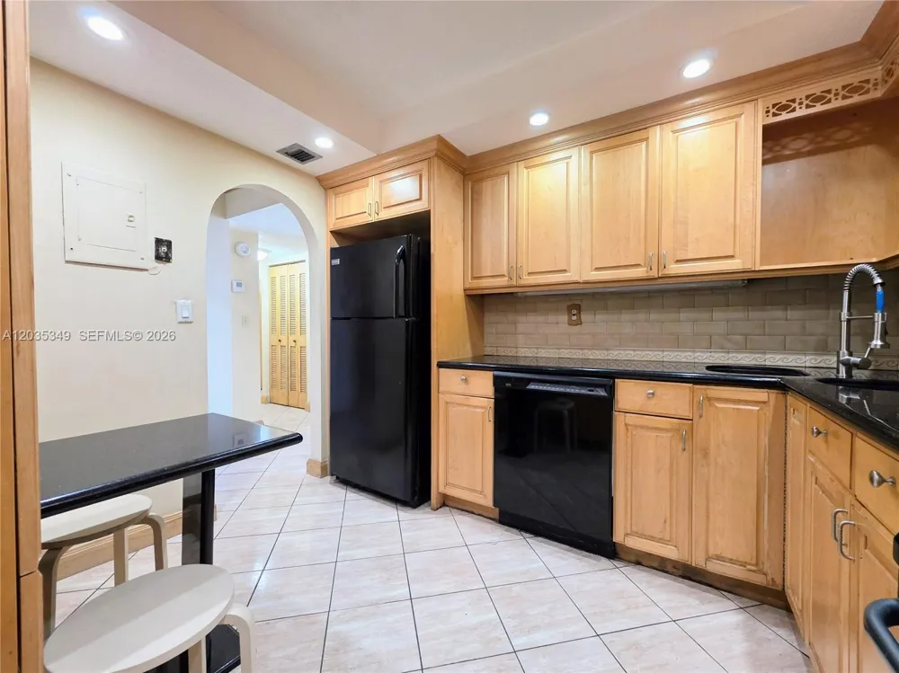 2780 NE 183rd St #1111 Aventura, FL 33160