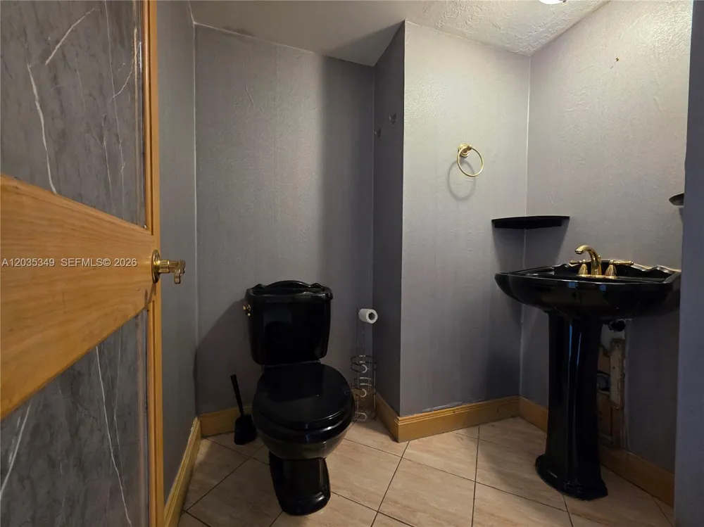 2780 NE 183rd St #1111 Aventura, FL 33160