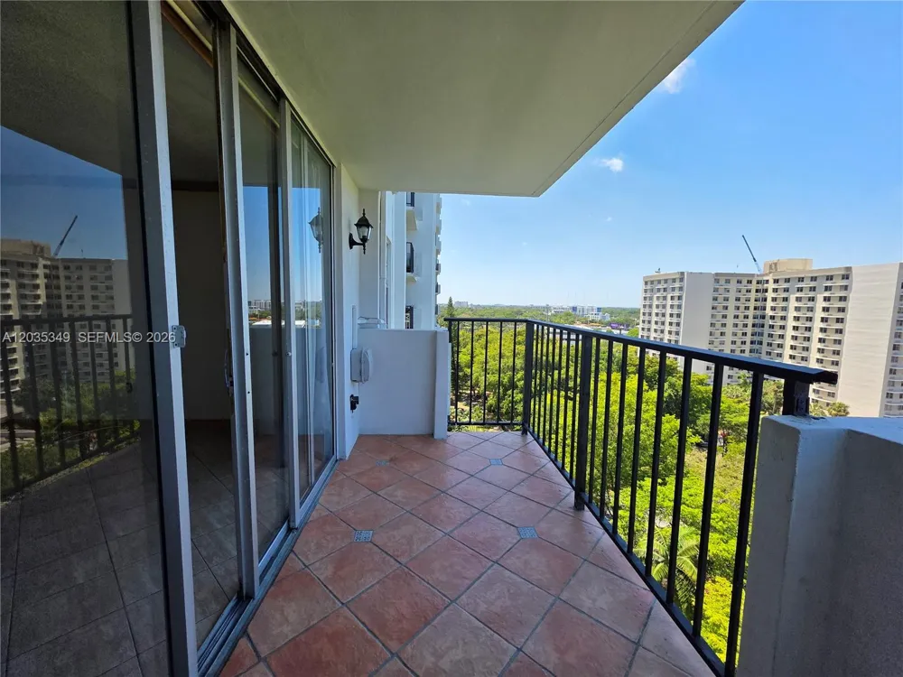 2780 NE 183rd St #1111 Aventura, FL 33160