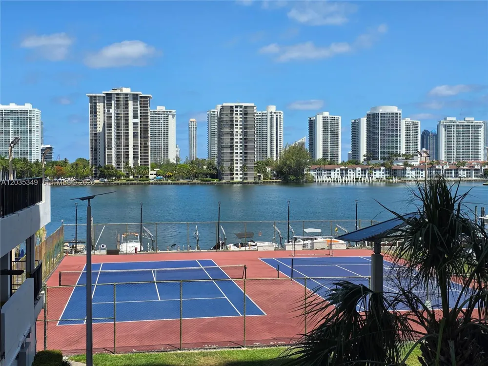 2780 NE 183rd St #1111 Aventura, FL 33160