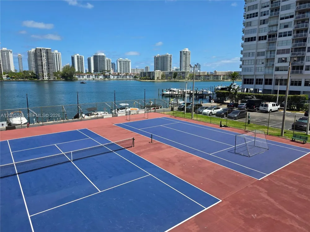 2780 NE 183rd St #1111 Aventura, FL 33160