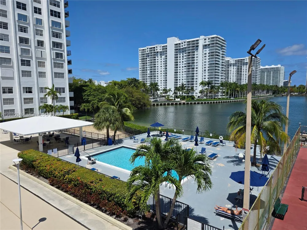 2780 NE 183rd St #1111 Aventura, FL 33160