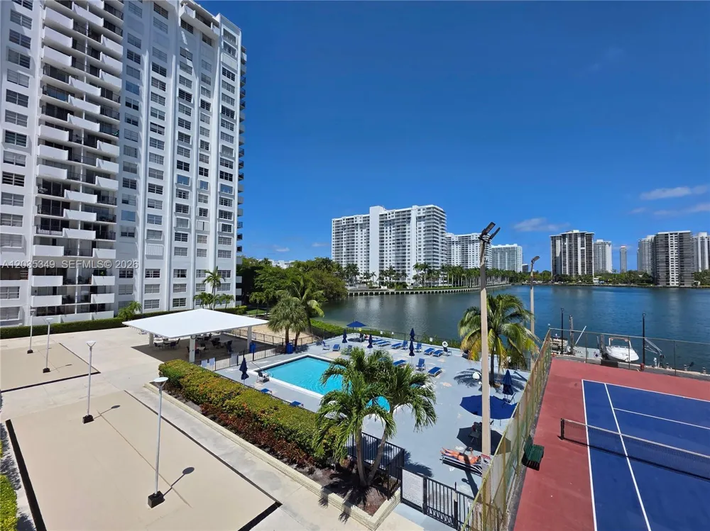 2780 NE 183rd St #1111 Aventura, FL 33160