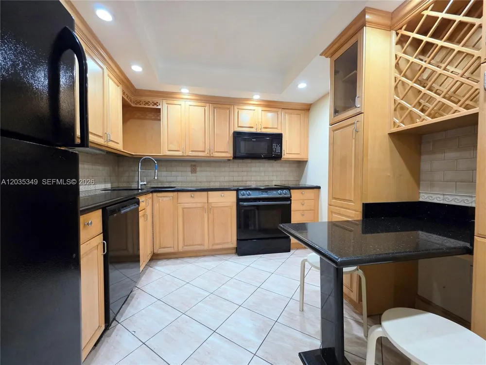 2780 NE 183rd St #1111 Aventura, FL 33160