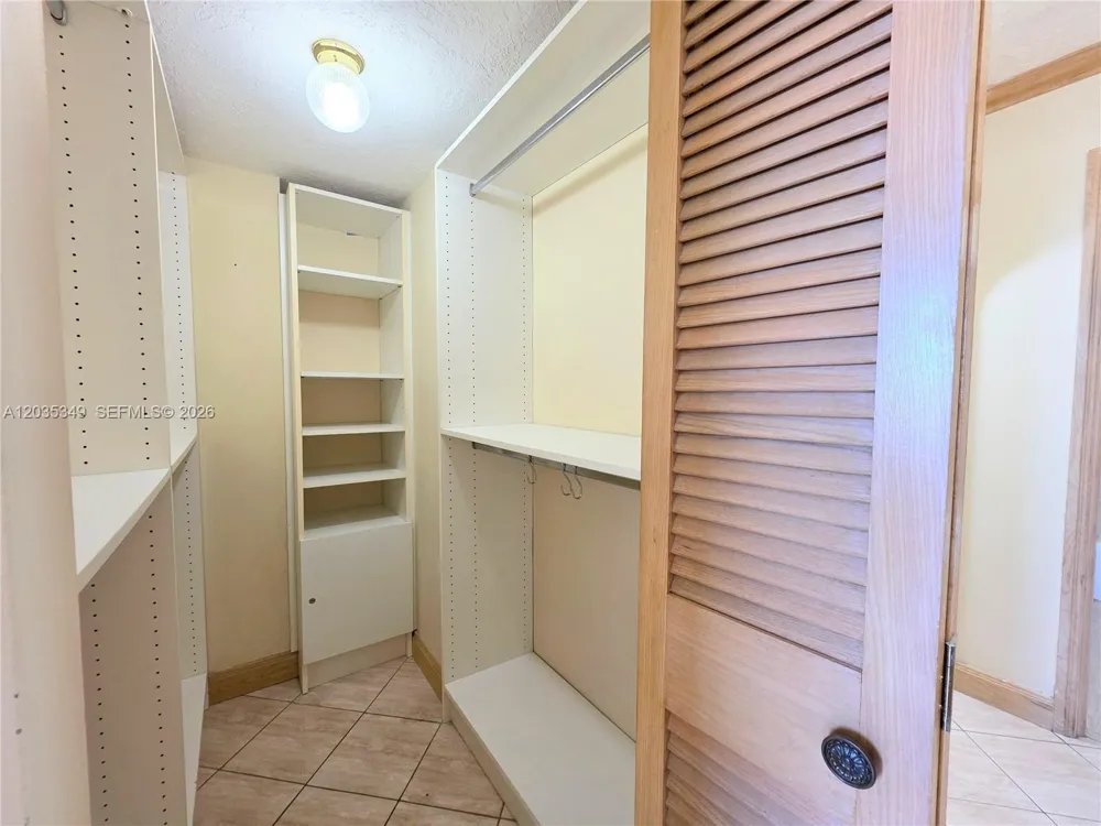 2780 NE 183rd St #1111 Aventura, FL 33160