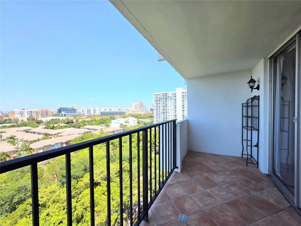 2780 NE 183rd St #1111 Aventura, FL 33160