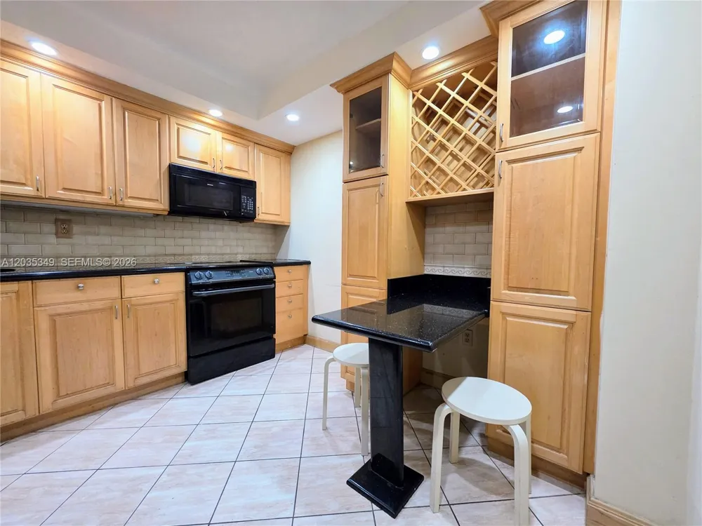 2780 NE 183rd St #1111 Aventura, FL 33160