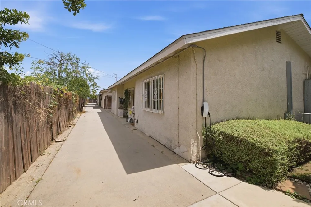 156 E 49th Long Beach, CA 90805