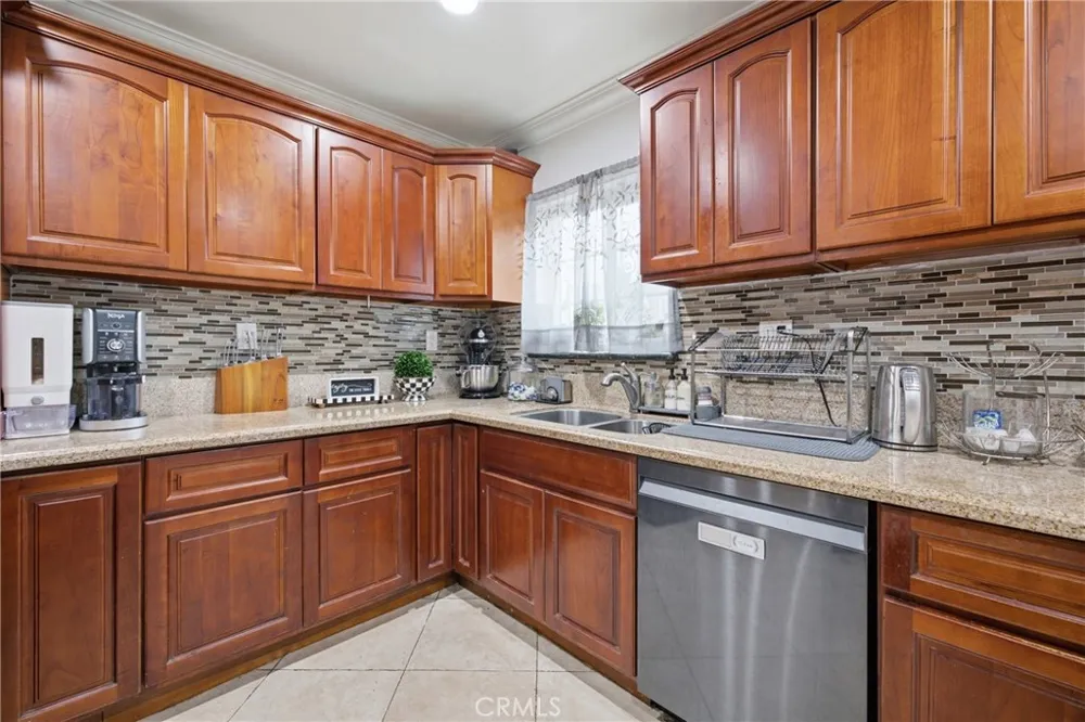 156 E 49th Long Beach, CA 90805