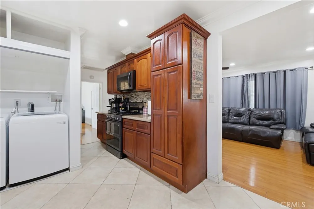 156 E 49th Long Beach, CA 90805
