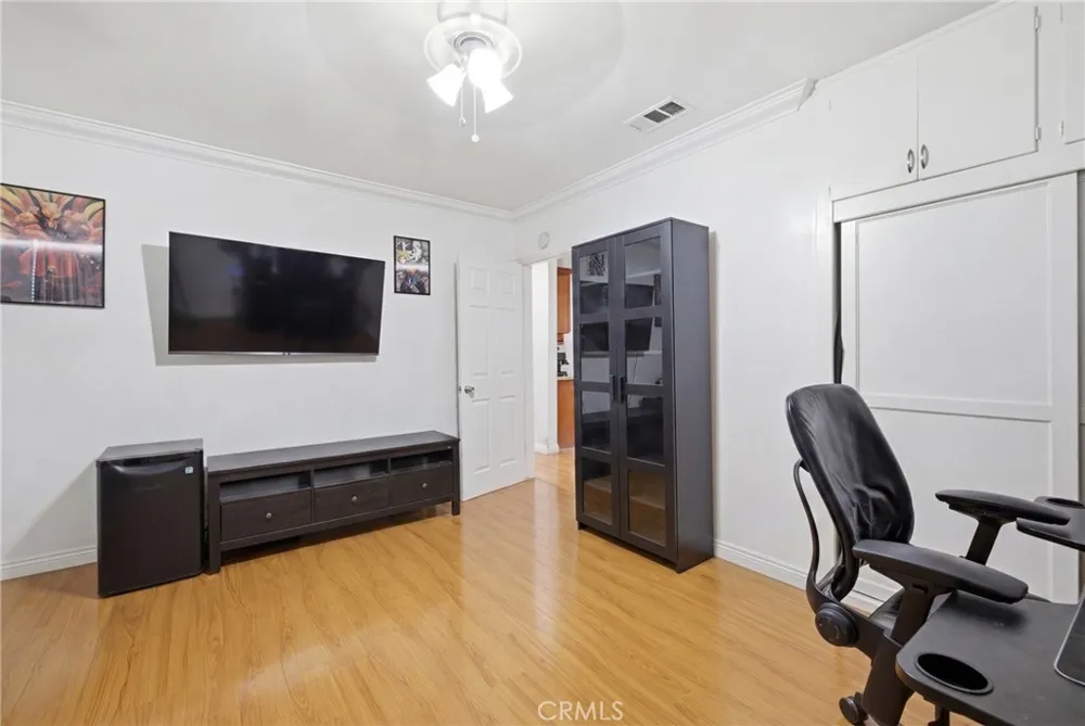 156 E 49th Long Beach, CA 90805