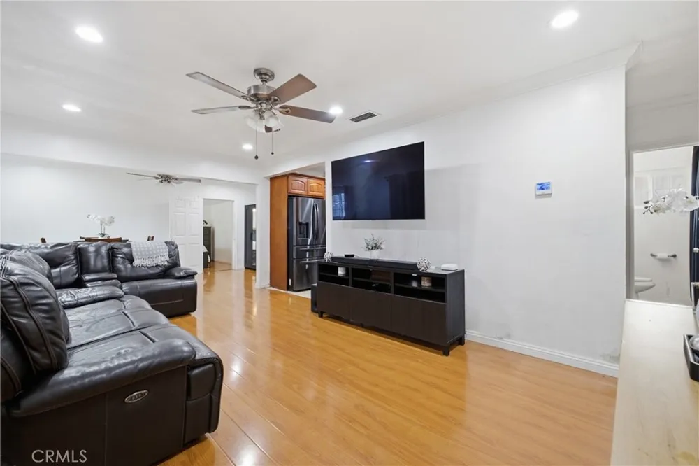 156 E 49th Long Beach, CA 90805