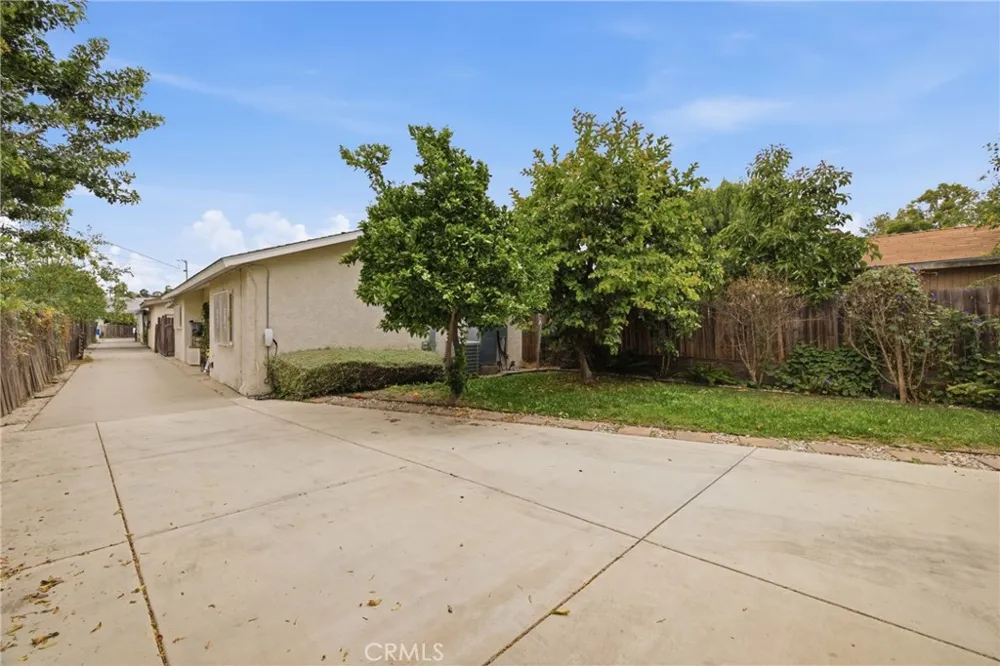 156 E 49th Long Beach, CA 90805