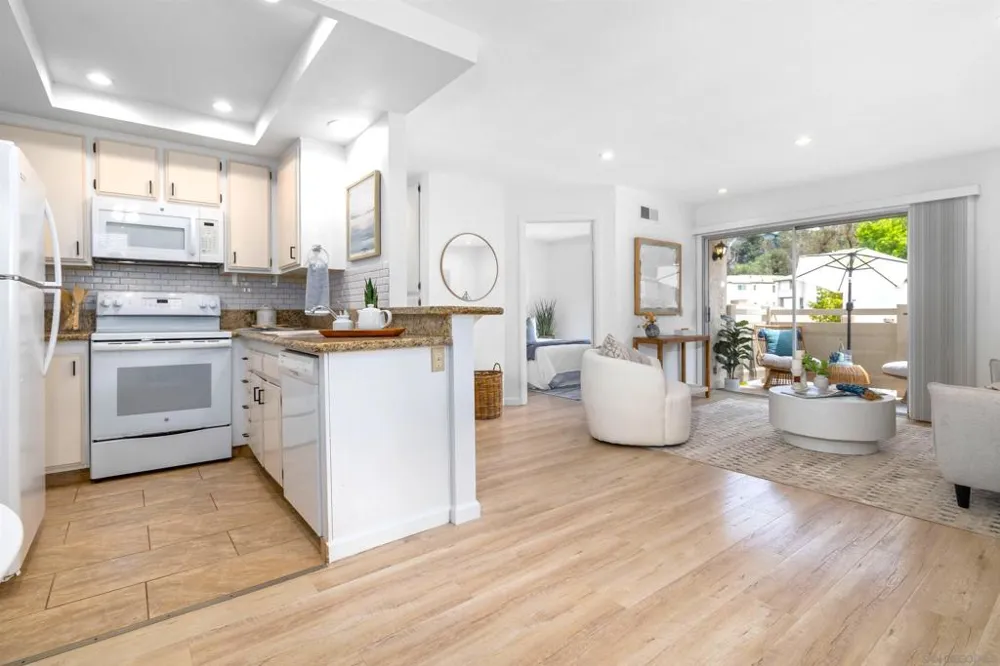 8811 Gilman Dr #H La Jolla, CA 92037