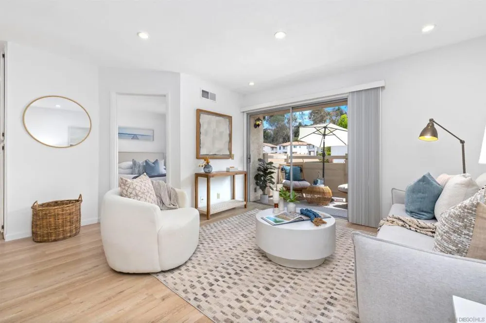 8811 Gilman Dr #H La Jolla, CA 92037