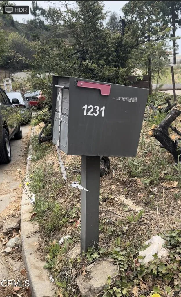 1231 Las Lomas Place Pacific Palisades, CA 90272