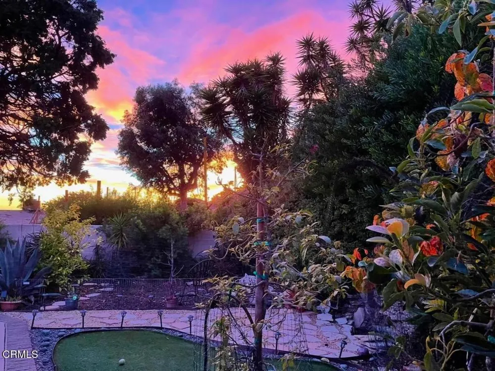 1231 Las Lomas Place Pacific Palisades, CA 90272