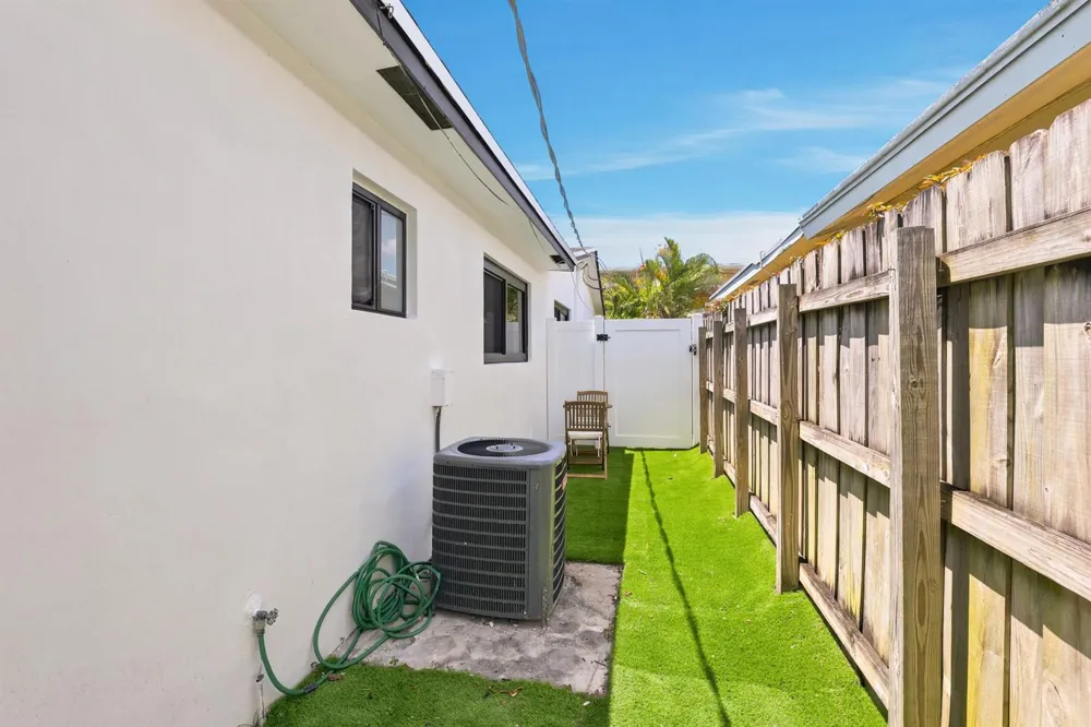 105 SE 2nd Street Dania Beach, FL 33004