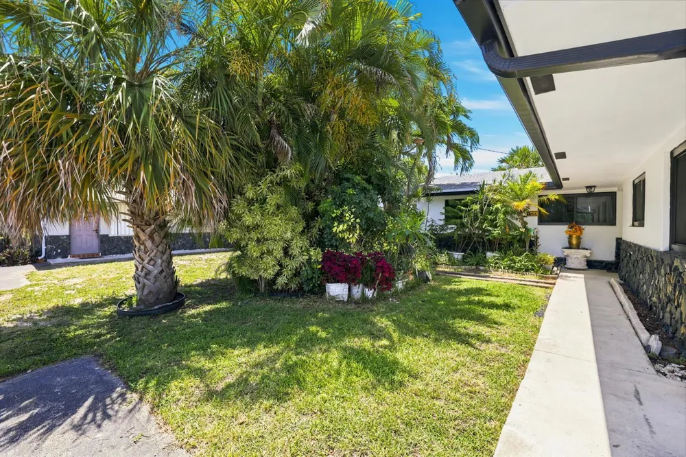 105 SE 2nd Street Dania Beach, FL 33004
