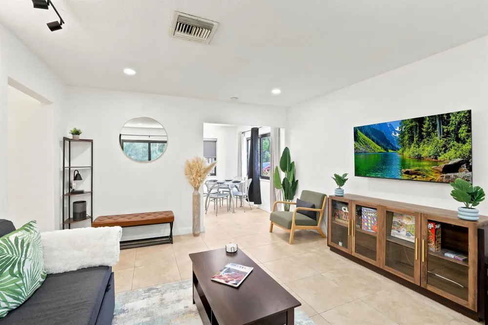 105 SE 2nd Street Dania Beach, FL 33004