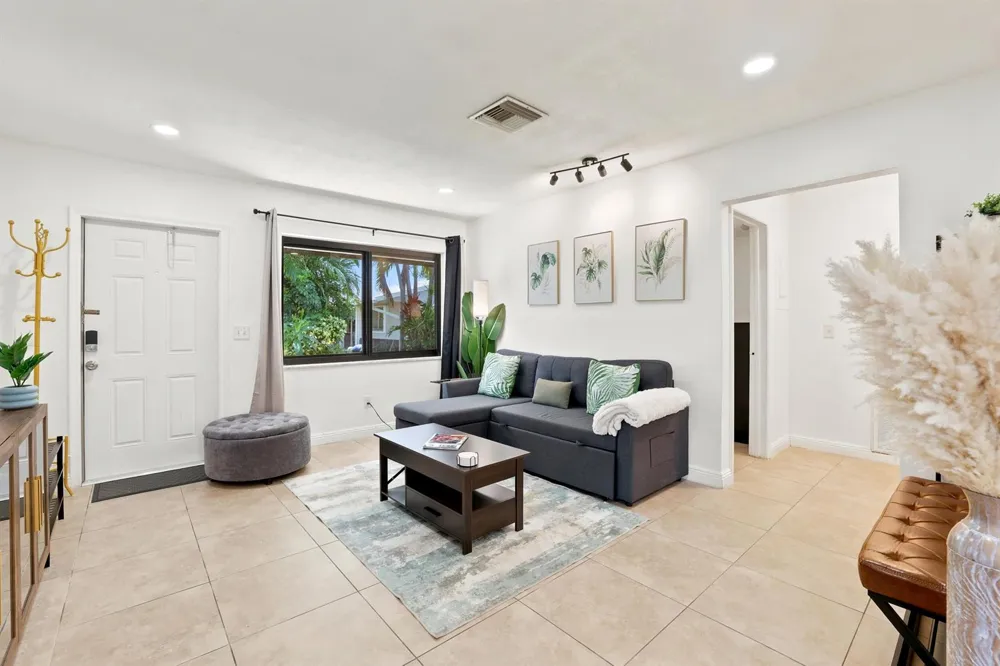 105 SE 2nd Street Dania Beach, FL 33004