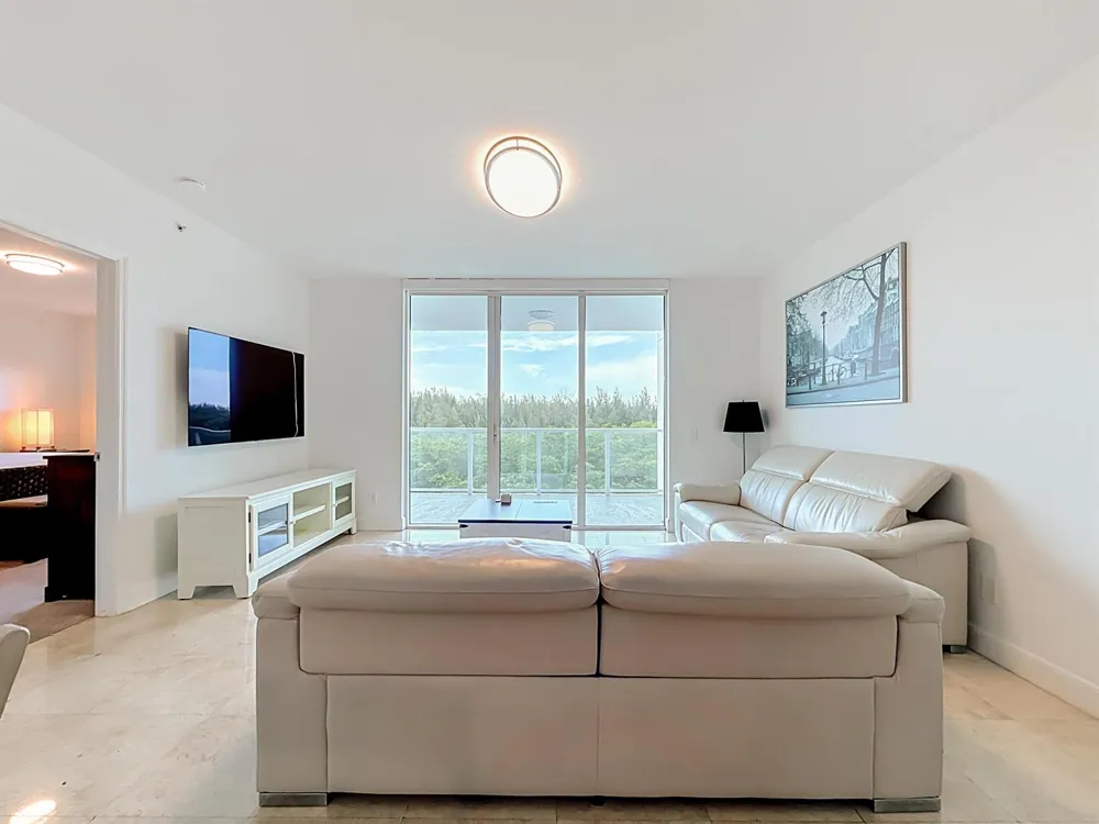 14951 Royal Oaks Lane #505 North Miami, FL 33181