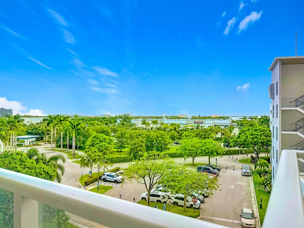 14951 Royal Oaks Lane #505 North Miami, FL 33181
