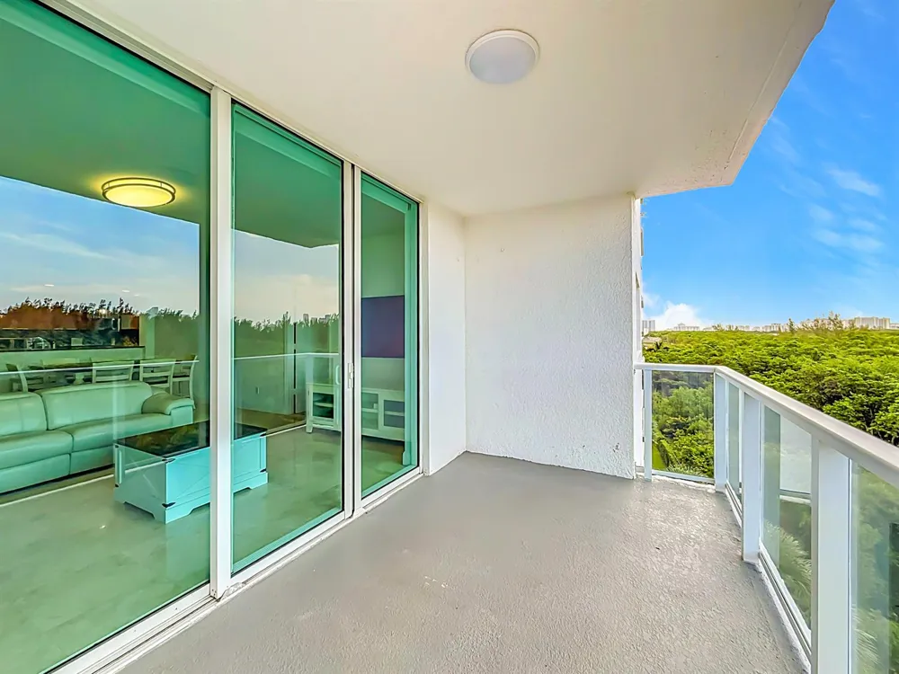 14951 Royal Oaks Lane #505 North Miami, FL 33181