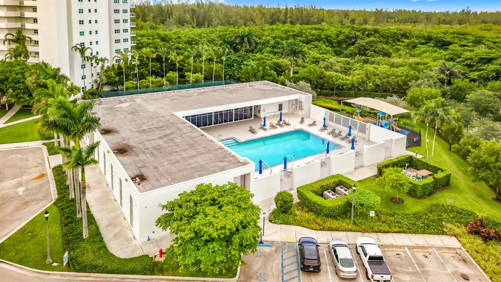 14951 Royal Oaks Lane #505 North Miami, FL 33181