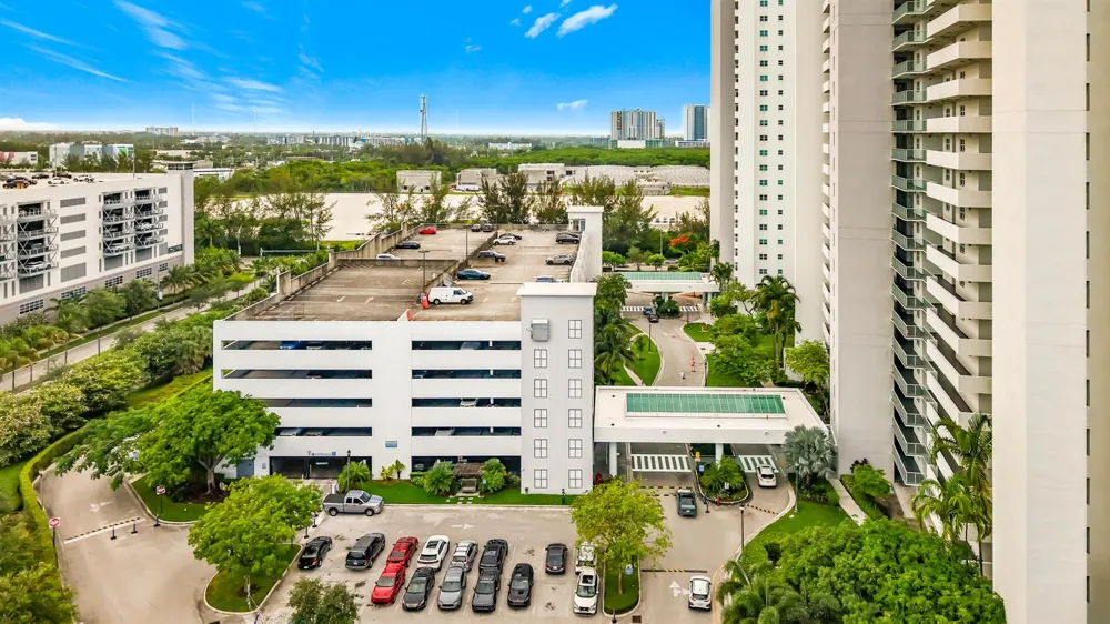 14951 Royal Oaks Lane #505 North Miami, FL 33181