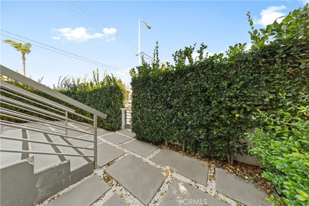 4485 Hazeltine Avenue #1 Sherman Oaks, CA 91423