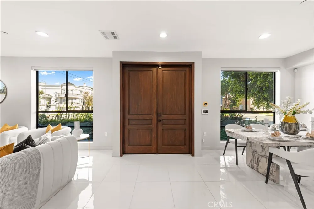 4485 Hazeltine Avenue #1 Sherman Oaks, CA 91423