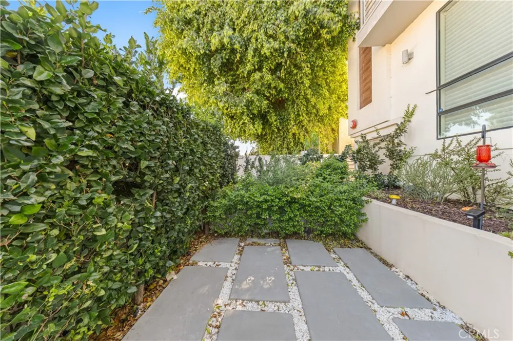 4485 Hazeltine Avenue #1 Sherman Oaks, CA 91423